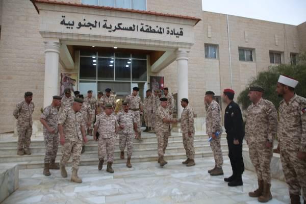 الحنيطي يزور المنطقة العسكرية الجنوبية