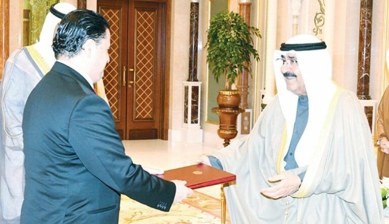السفير المجالي يقدم أوراق اعتماده إلى ولي العهد الكويتي