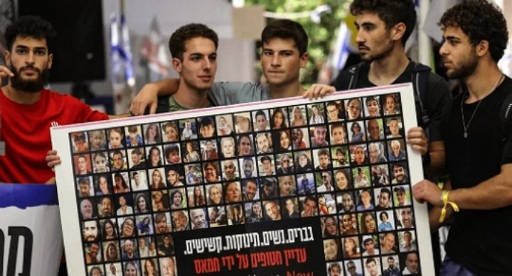 التواصل مع الإعلام ممنوع.. هكذا يستقبل الاحتلال الأسرى