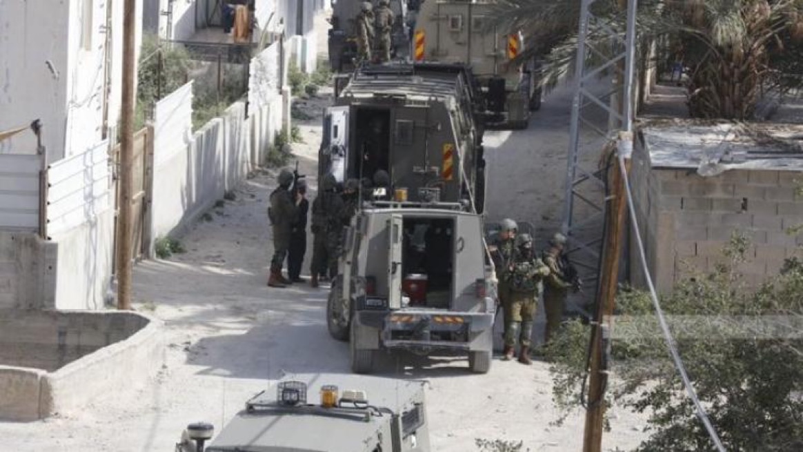 لا هدنة في الضفة والاحتلال يشن حملة مداهمات واعتقالات واسعة