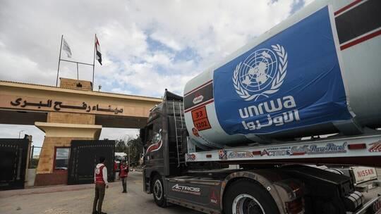 الاحتلال يسمح بدخول قافلة محملة بالوقود والغاز لغزة