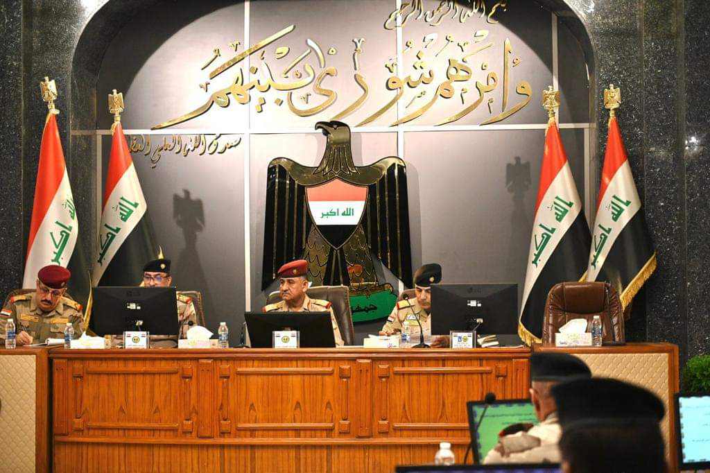 نائب قائد العمليات المشتركة يعقد اجتماعاً موسعاً في مقر قيادة عمليات بغداد استعداداً لإجراء انتخابات مجالس المحافظات...صور