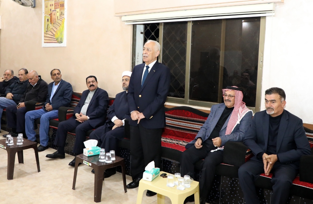 مندوبا عن الملك وولي العهد العيسوي يعزي عشائر القبيلات، والبويطل، وآل اللهميق. ...صور