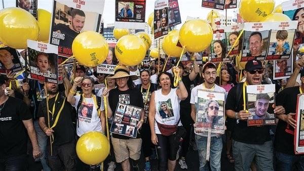 أهالي الأسرى الإسرائيليين يرغبون بتمديد الهدنة