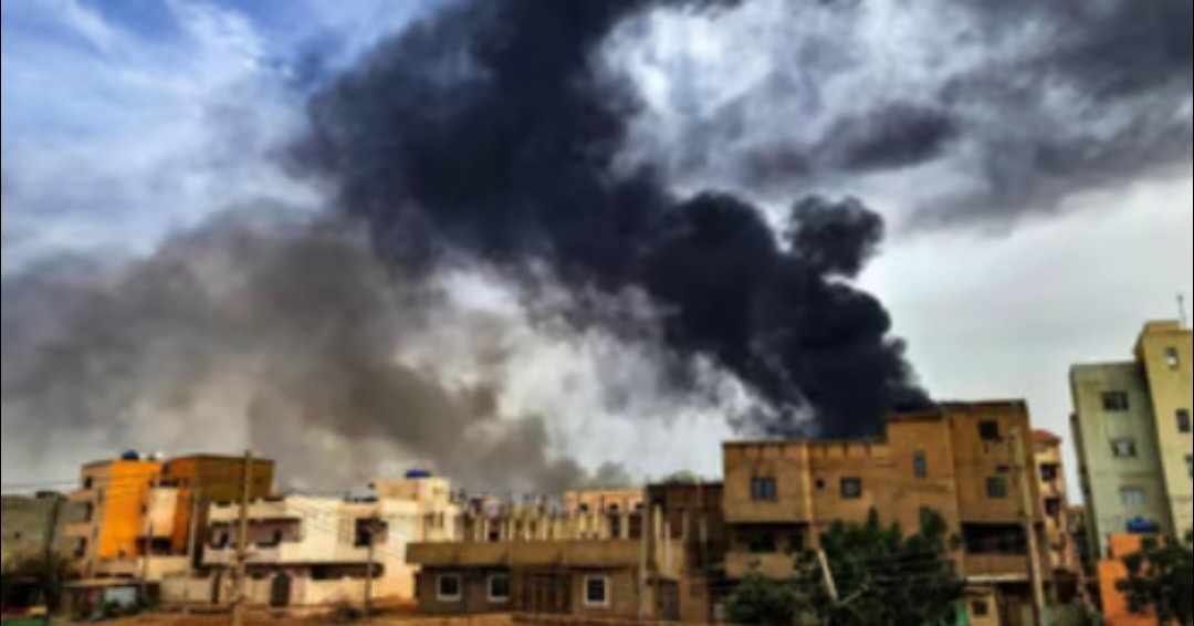 السودان.. احتدام الاشتباكات بين الجيش والدعم السريع في الخرطوم