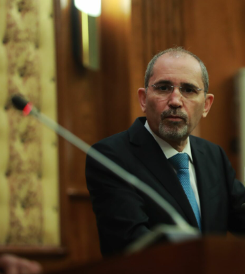 الصفدي يبدأ زيارة عمل لبرشلونة لبحث وقف إطلاق النار في غزة