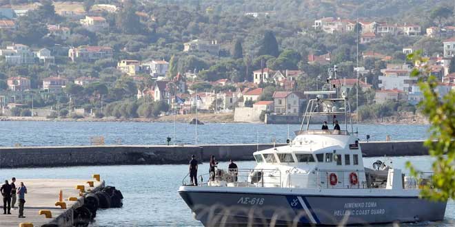 غرق سفينة وارتطام أخرى بناقلة جراء الرياح القوية قبالة السواحل اليونانية