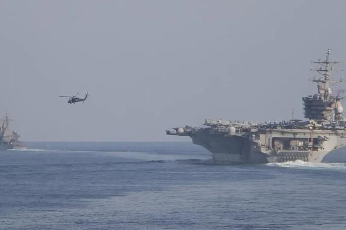 حاملة طائرات أميركية تعبر مضيق هرمز وتصل مياه الخليج
