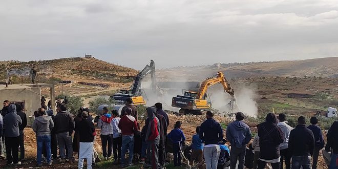 الاحتلال يهدم 3 منازل شرق وجنوب الخليل