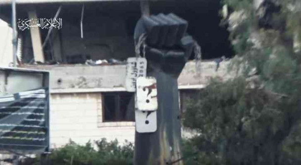 صفعات متتالية يتلقاها الاحتلال بأماكن تسليم الرهائن.. إليكم رمزيتها