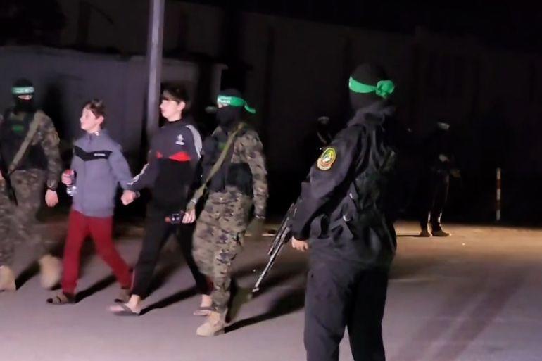 بدء تسليم الأسرى في غزة للصليب الأحمر