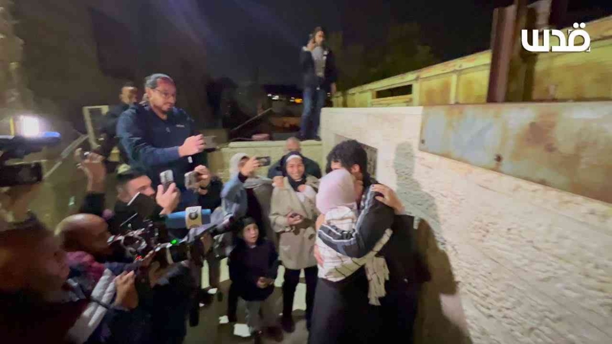 30 فلسطينيا ينتفاسون الحرية