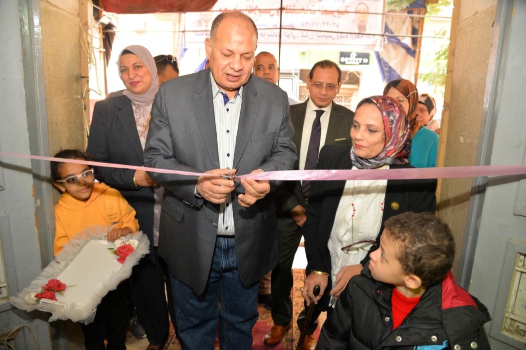 محافظ اسيوط والعسيلي يفتتحان معرض الملابس لمؤسسة يسر مصر والجمعيات الأهلية