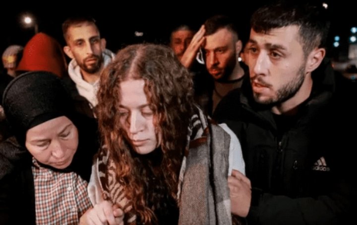 عهد التميمي تعانق الحرية