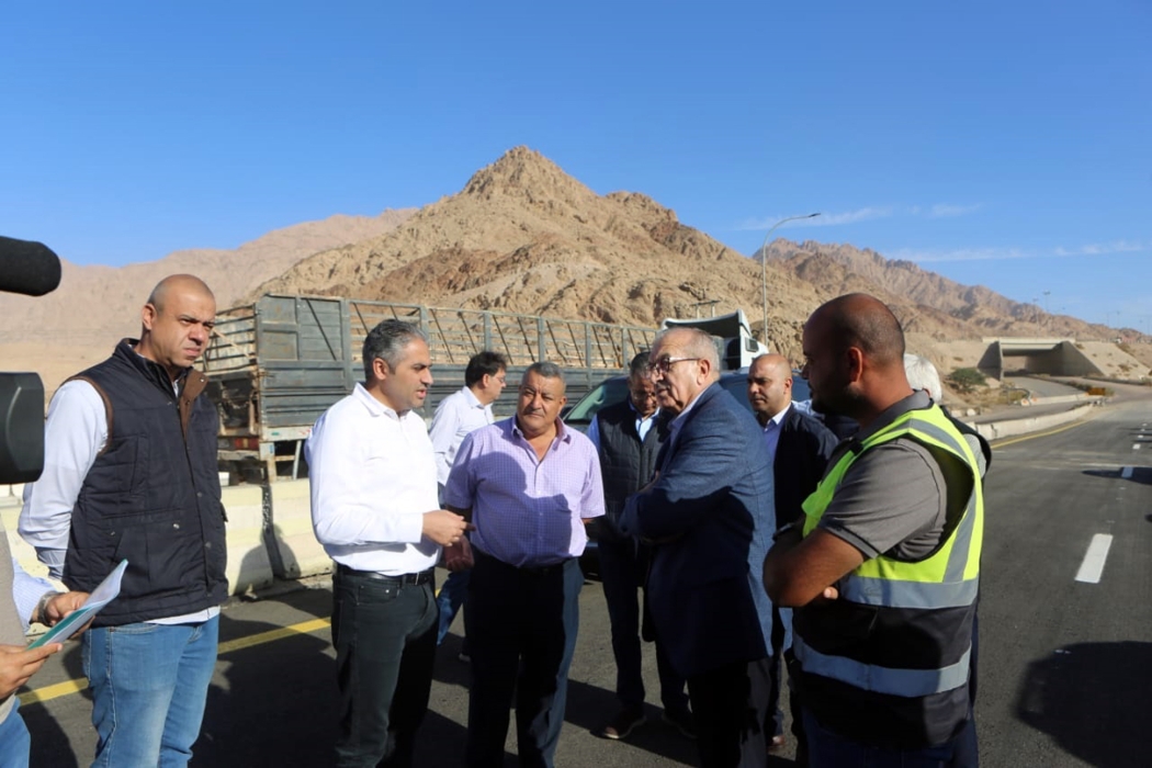 وزير الأشغال يتفقد طريق العقبة الخلفي والنقب الحميمة