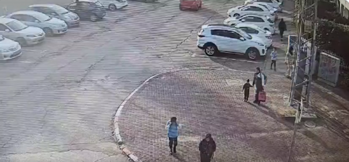 مشاهد مروعة تظهر لحظة استشهاد سيدة فلسطينية حامل طعنًا على يد مستوطن في مدينة اللد المحتلة