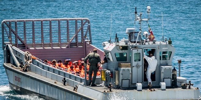 إنقاذ 56 مهاجراً غير شرعي ونقلهم إلى جزيرة لامبيدوزا الإيطالية