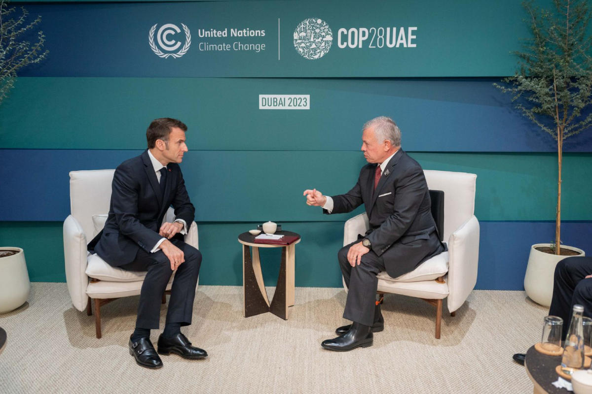 الملك لماكرون : تجدد القصف على غزة سيفاقم من حجم الكارثة الإنسانية