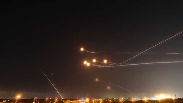 حماس تعلن قصف تل أبيب برشقة صاروخية.. وصفارات الإنذار تدوي