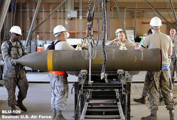 صحيفة : الاحتلال استخدم قنبلة اميركية قتلت 100 شخص في جباليا