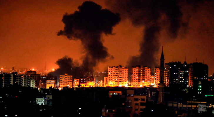 طيران الاحتلال ينفذ أحزمة نارية ويشن قصفا عنيفا على مناطق متفرقة في قطاع غزة