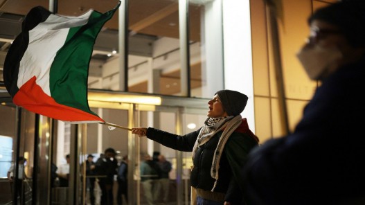 متظاهر يضرم النار في نفسه أمام القنصلية الإسرائيلية في أتلانتا