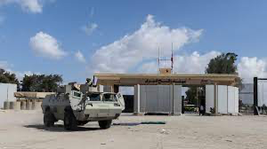 استئناف دخول شاحنات مساعدات إلى غزة