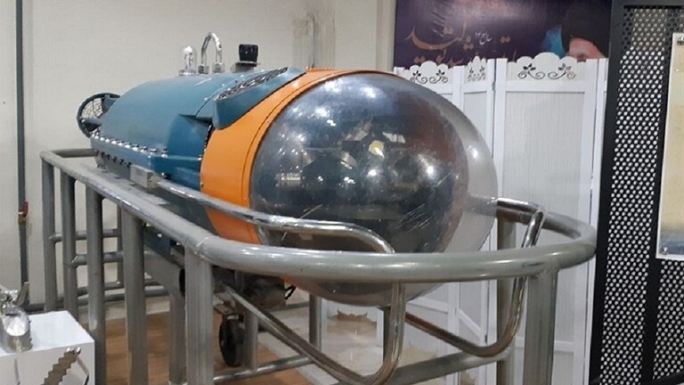 الجيش الإيراني يزيح الستار عن غواصة مسيرة قادرة على تدمير الألغام