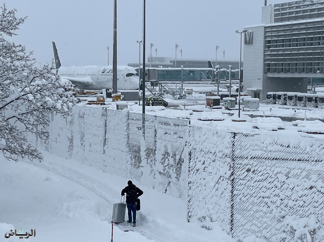 كثافة الثلوج تشلّ الحركة في جنوب ألمانيا