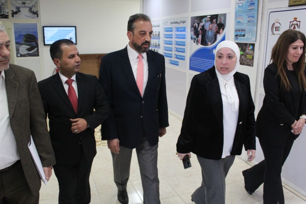 وزيرة النقل تتفقد إدارة الأرصاد الجوية