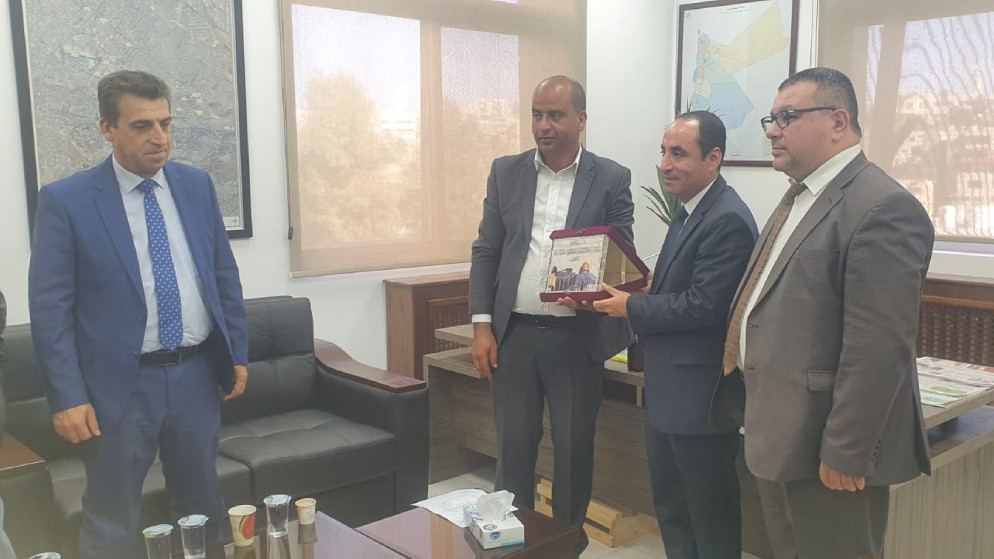 دائرة الأراضي تسخر إمكانياتها لزيادة التعاون مع سلطة الأراضي الفلسطينية
