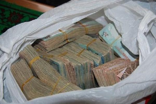 كم حصلت الحكومة من ترخيص وتسجيل المركبات في 2023؟