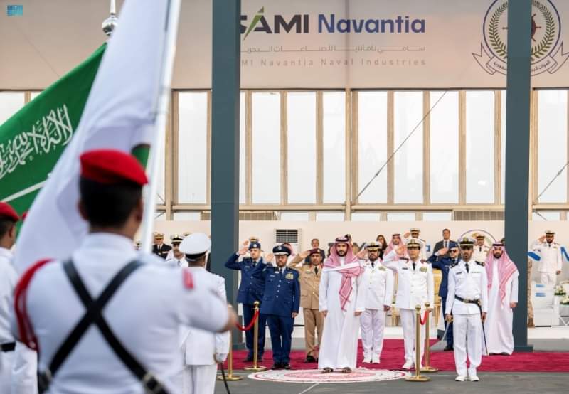 وزير الدفاع السعودي  يدشن سفينة جلالة الملك جازان...صور
