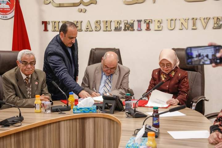 مذكرة تفاهم بين الجامعة الهاشمية والجامعة الحكومية الإسلامية الأندونيسيةرادين فتاح