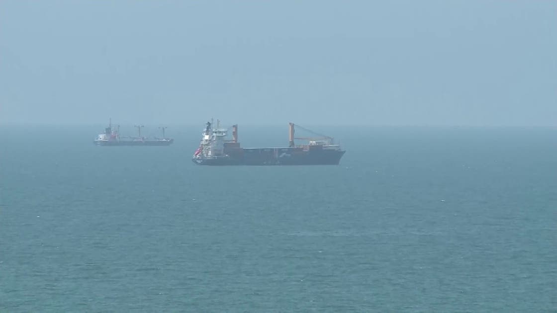 إيران تحتجز ناقلتي نفط تحملان 4#44;5 مليون لتر من الوقود المهرب