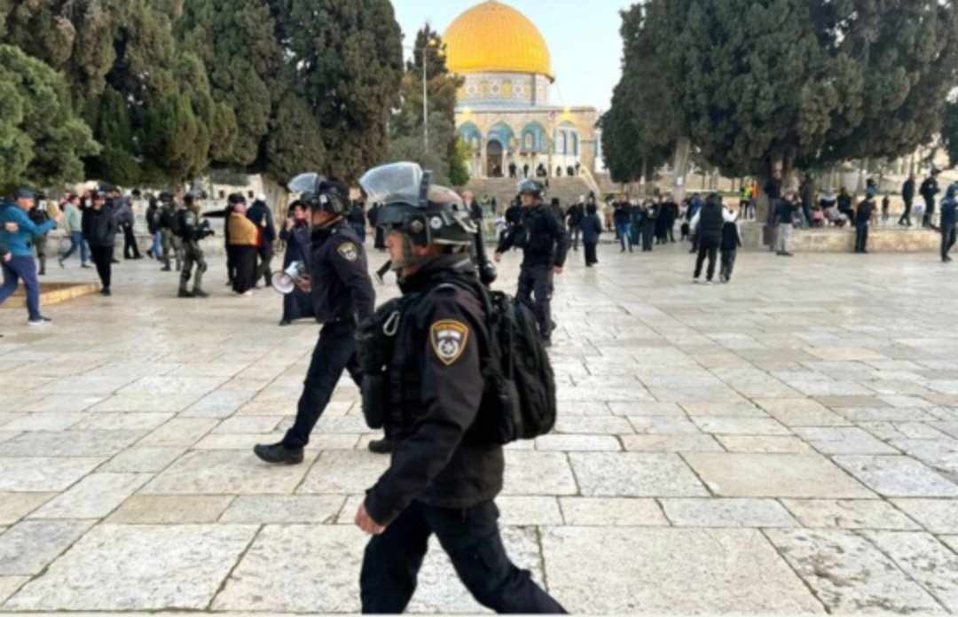 Israeli arrests official at Islamic Awqaf department in Jerusalem