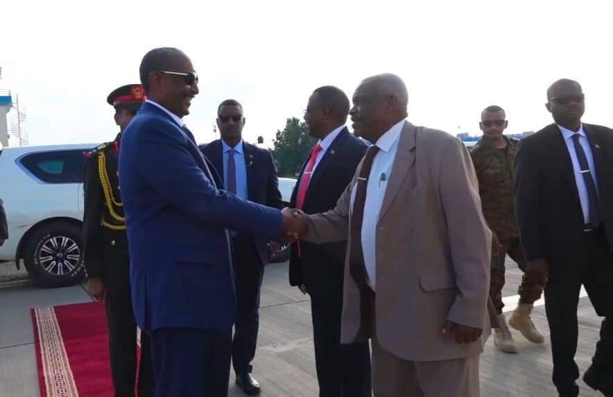 برهان  يتوجه إلى جيبوتي للمشاركة في قمة الإيقاد...صور