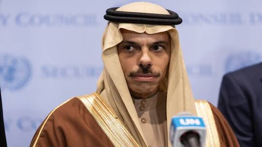 بن فرحان يترأس اجتماعا مع بلينكن