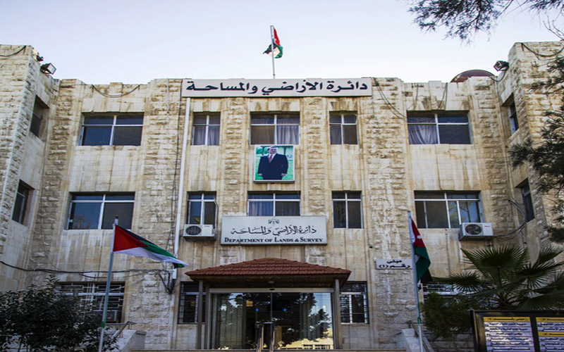 مدير دائرة الأراضي يؤكد ضرورة توخي الدقة في فصل الدعاوى بشكل يضمن حماية الحقوق