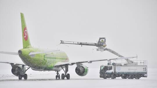 تأخير وإلغاء أكثر من 20 رحلة جوية في مطارات موسكو