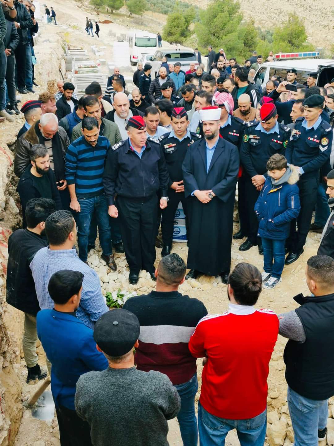 العميد الزعبي يشارك في تشييع جثمان الوكيل محمد عبدالله حسن ابو خضرة...صور