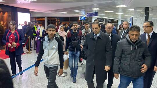تونس تستقبل 57 فردا من العائلات التونسية في غزة وأزواجهم الفلسطينيين