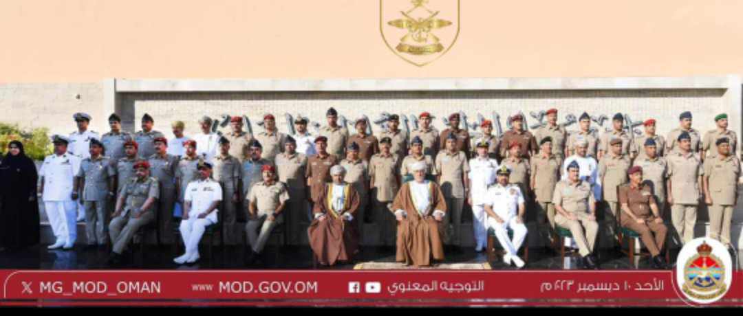 الجلالة السلطان هيثم بن طارق  يُنعم بميداليتي الخدمة الممتازة والثناء السلطاني على عدد من منتسبي قوات السلطان المسلحة..صور