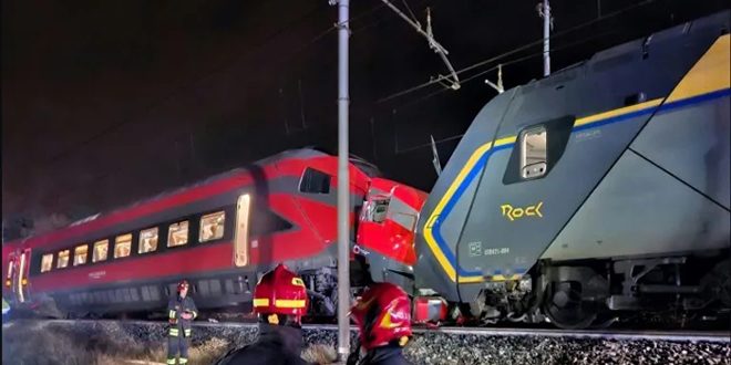 إصابة 17 شخصاً على الأقل جراء تصادم قطارين في إيطاليا