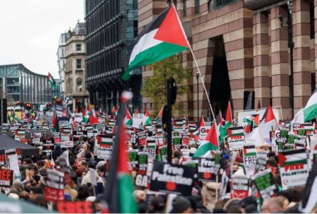 اعتقال متظاهر في لندن شبه إسرائيل بالنازية