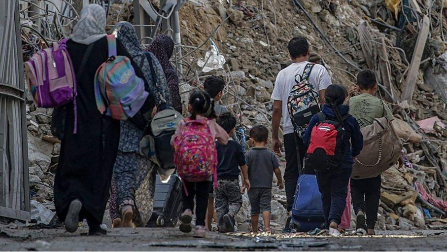 الاحتلال يستخدم النازحين دروعا بشرية شمال غزة