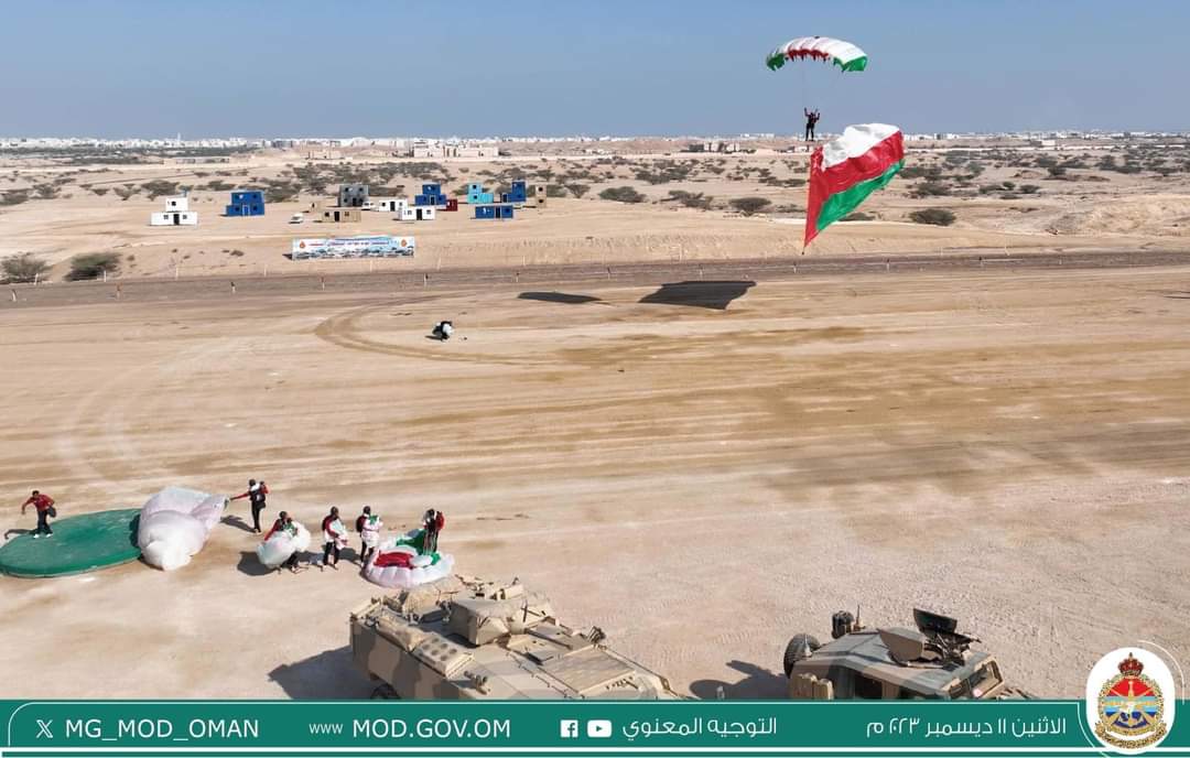 الجيش السلطاني العُماني يحتفل بيوم قوات السلطان المسلحة..صور