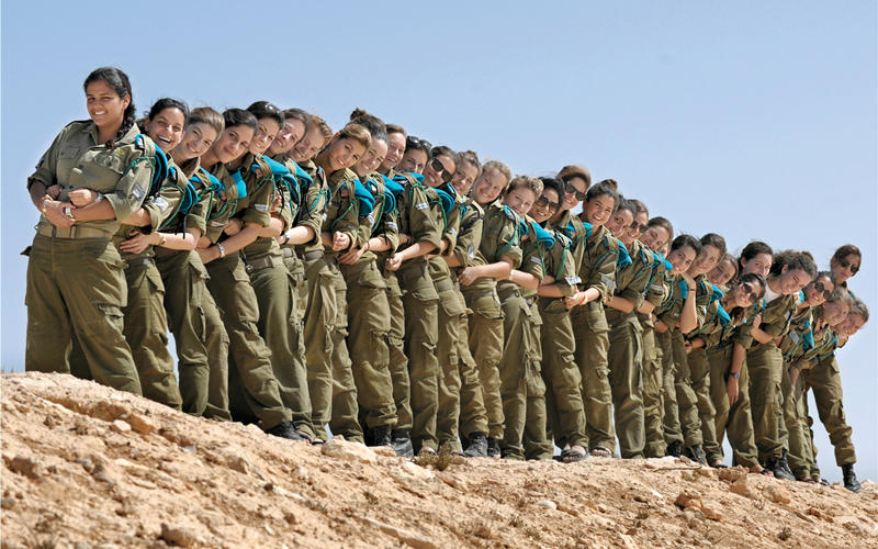 إسرائيل تبعد قواتها النسائية عن حدود مصر