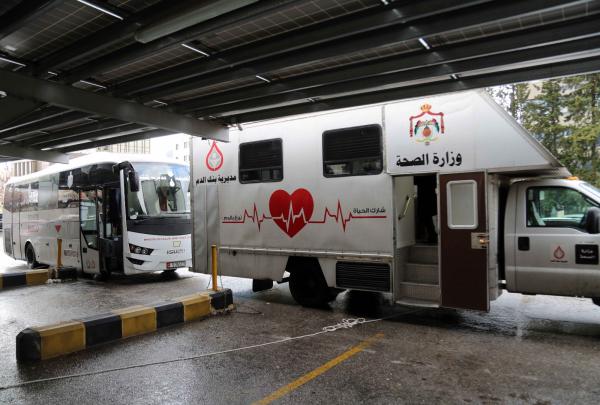 حملة للتبرع بالدم لقطاع غزة في مجمع النقابات