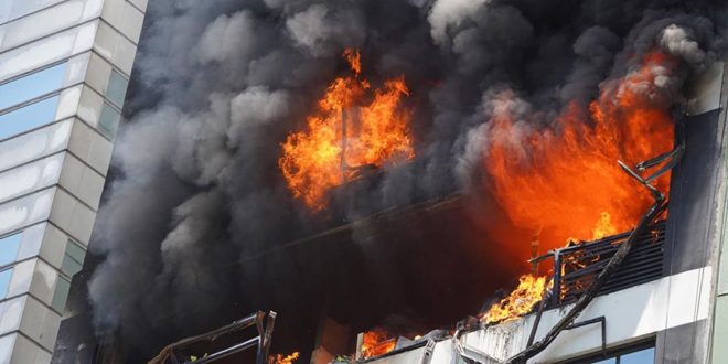 مصرع شخص وإصابة 42 آخرين في حريق بمبنى وسط العاصمة الأرجنتينية